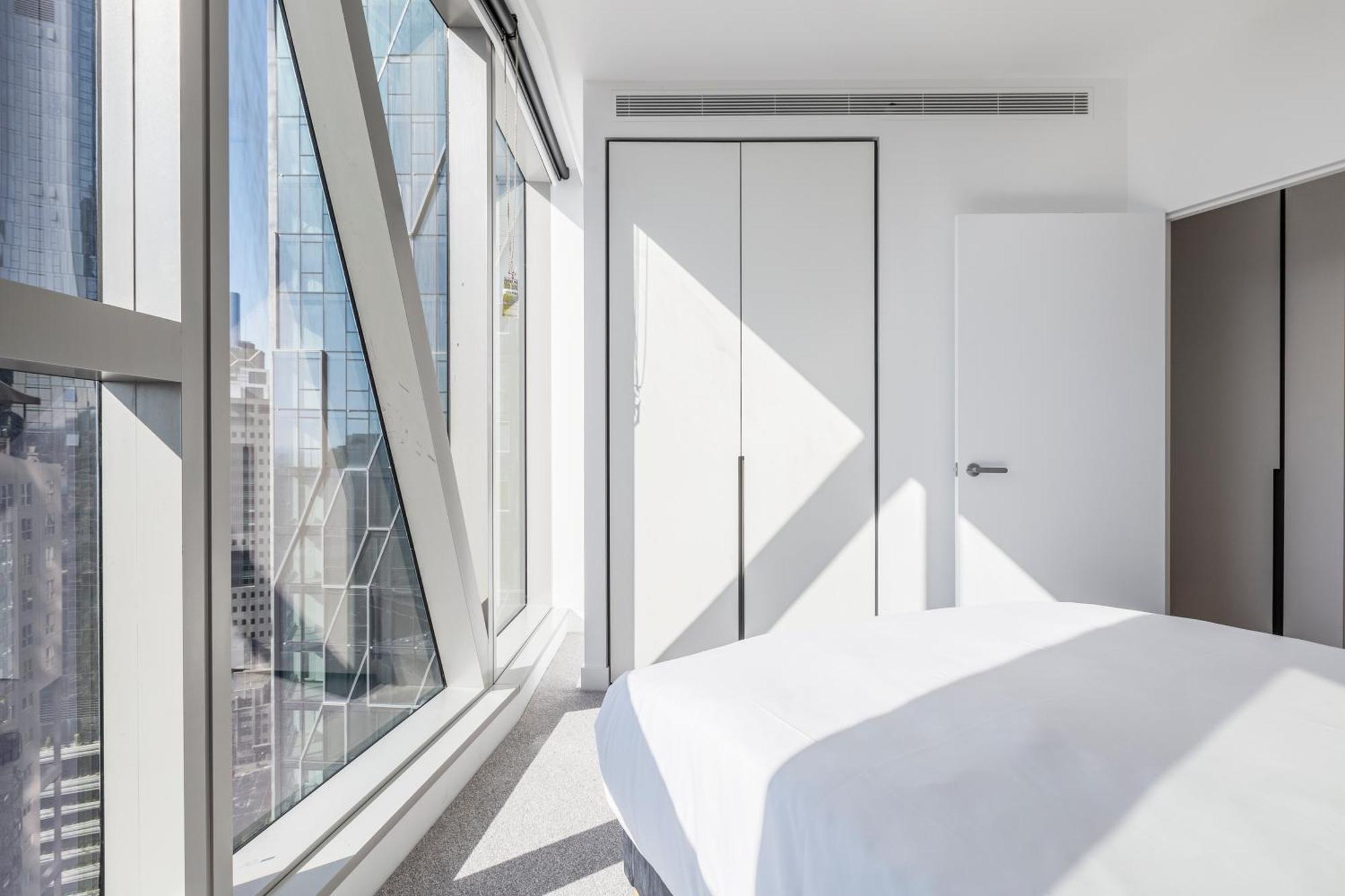 West Side Cbd Base Close To Diningartshopping! Melbourne
